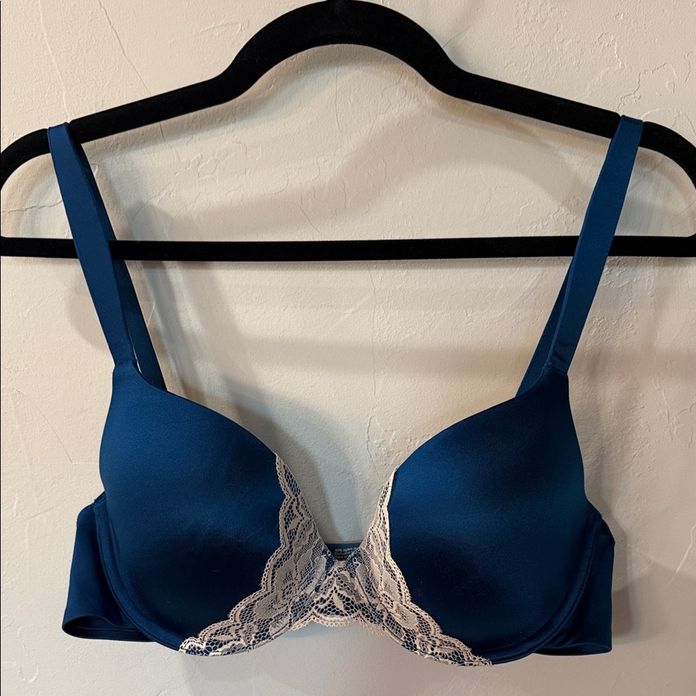 SOMA 36B Elegant Blue Lace Trim Bra